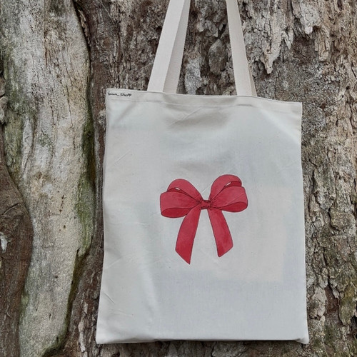 توت بگ پارچهای زنانه سفید با طرح پاپیونهای شیک و ظریف صورتی یا قرمز، کیف دوشی مجلسی-کژوال، اکسسوری فشن دخترانه و زیبا، کیف خرید با تزئین پاپیون